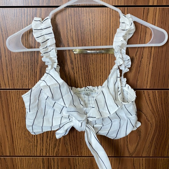 Striped Ruffled Crop Top - Picture 2 of 4